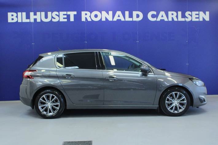 Grå Peugeot 308 fra 2017