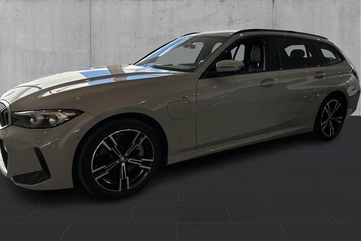 Grå BMW 320e fra 2024