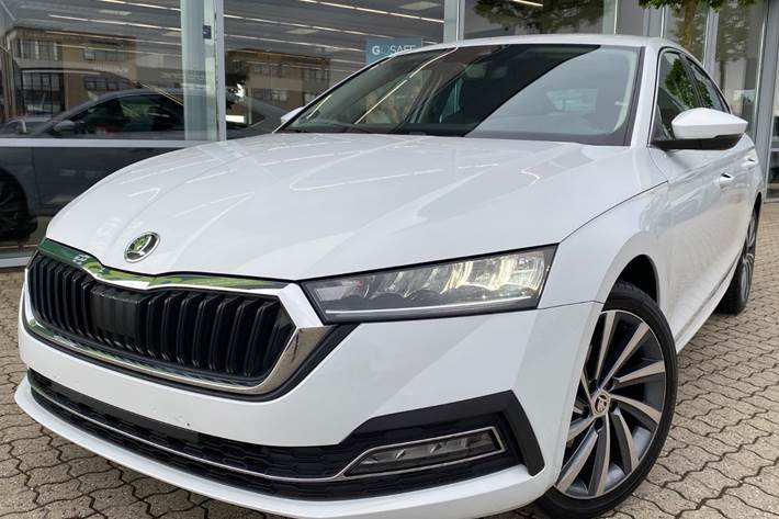 Hvid Skoda Octavia fra 2022
