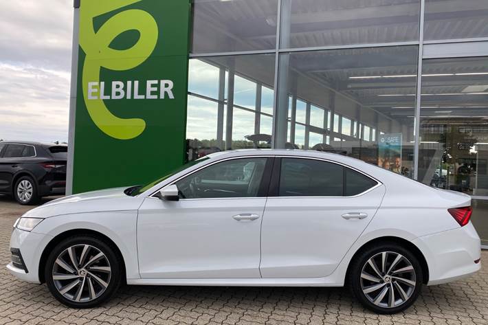 Hvid Skoda Octavia fra 2022