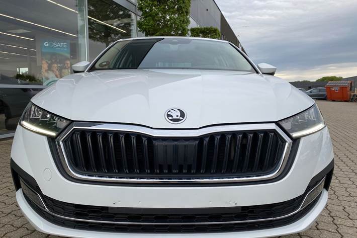 Hvid Skoda Octavia fra 2022