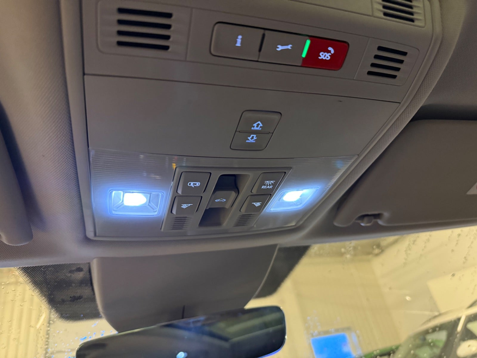 Grå Skoda Superb fra 2018