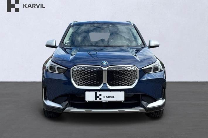 Blå BMW iX1 fra 2024