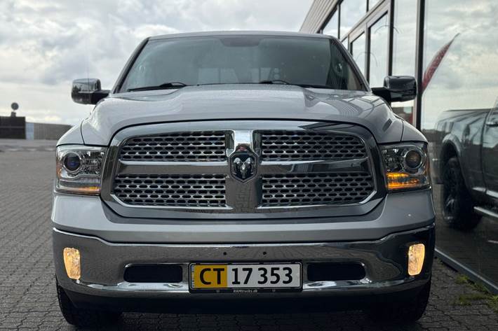 Sølv Dodge RAM 1500 fra 2016