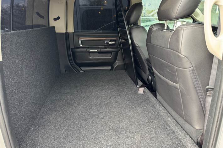 Sølv Dodge RAM 1500 fra 2016