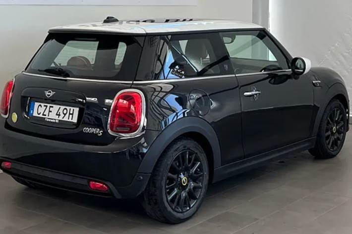 Sort Mini Cooper SE fra 2024