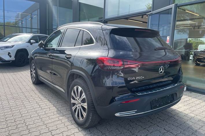 Sort Mercedes EQA 250+ fra 2023