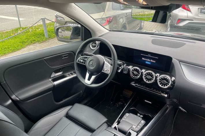 Sort Mercedes EQA 250+ fra 2023