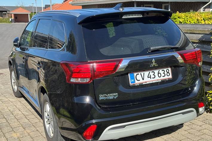 undefined Mitsubishi Outlander fra 2020