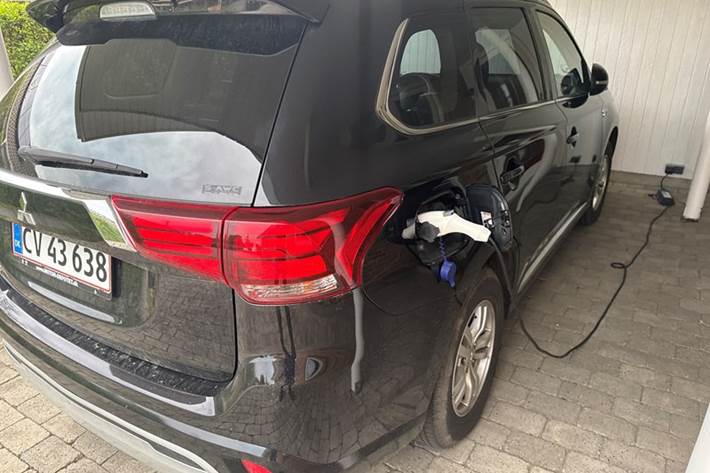 undefined Mitsubishi Outlander fra 2020
