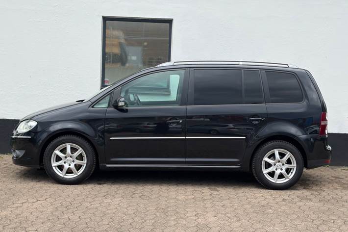 Sort VW Touran fra 2008