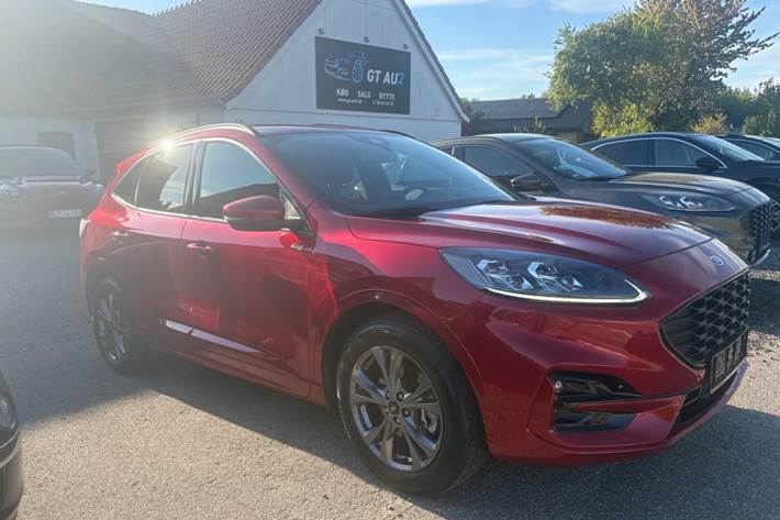 Rød Ford Kuga fra 2020