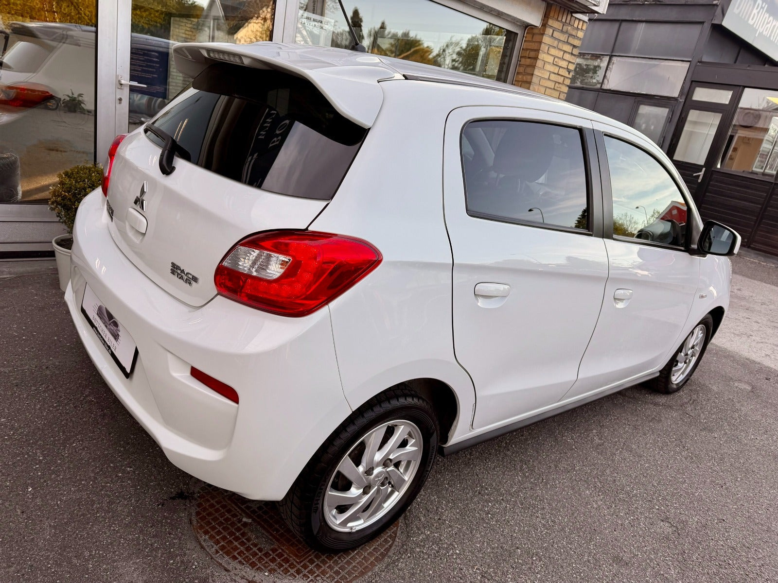 Hvid Mitsubishi Space Star fra 2016