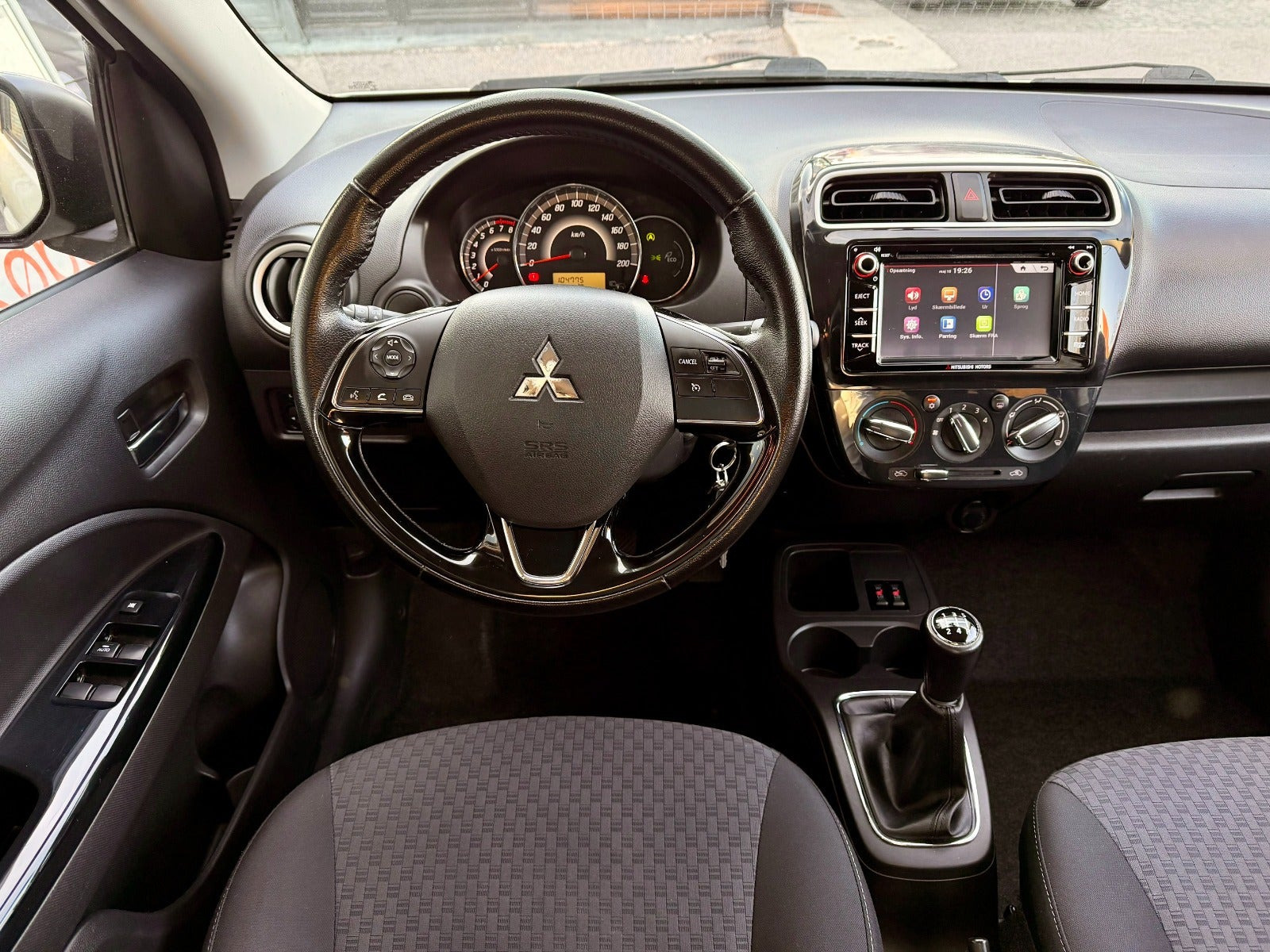 Hvid Mitsubishi Space Star fra 2016