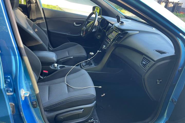 Blå Hyundai i30 fra 2016