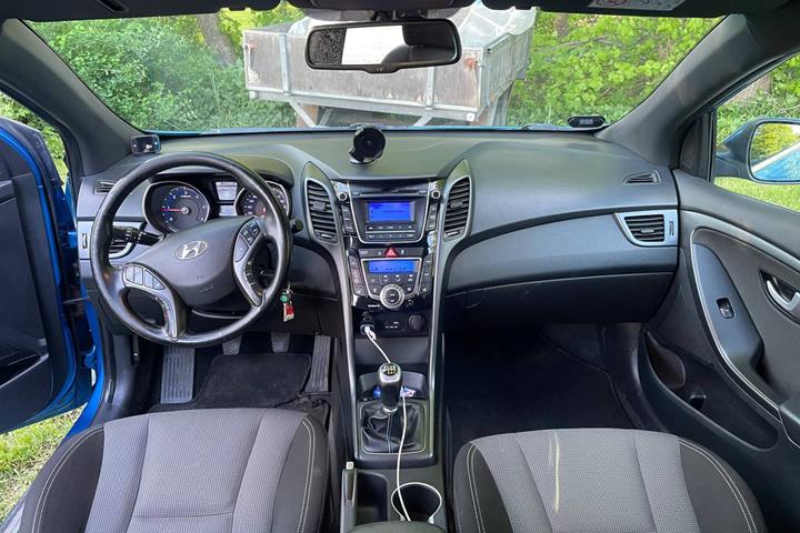 Blå Hyundai i30 fra 2016