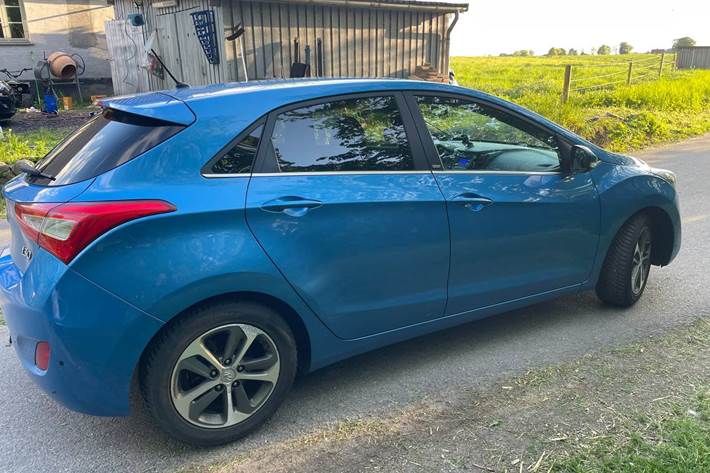 Blå Hyundai i30 fra 2016