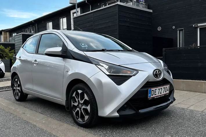 Grå Toyota Aygo fra 2018