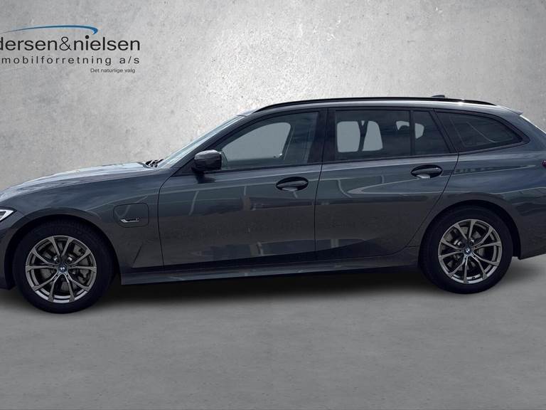 BMW 330e 2,0 Touring Plugin-hybrid Sport Line Steptronic 292HK Stc 8g Aut.