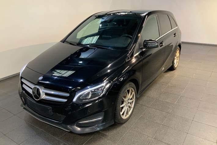 Sort Mercedes B200 d fra 2018 set udefra