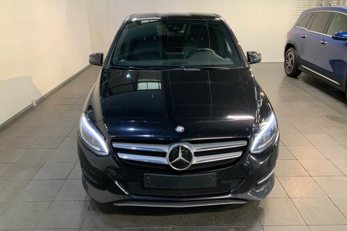 Sort Mercedes B200 d fra 2018