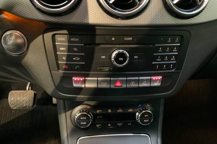 Sort Mercedes B200 d fra 2018