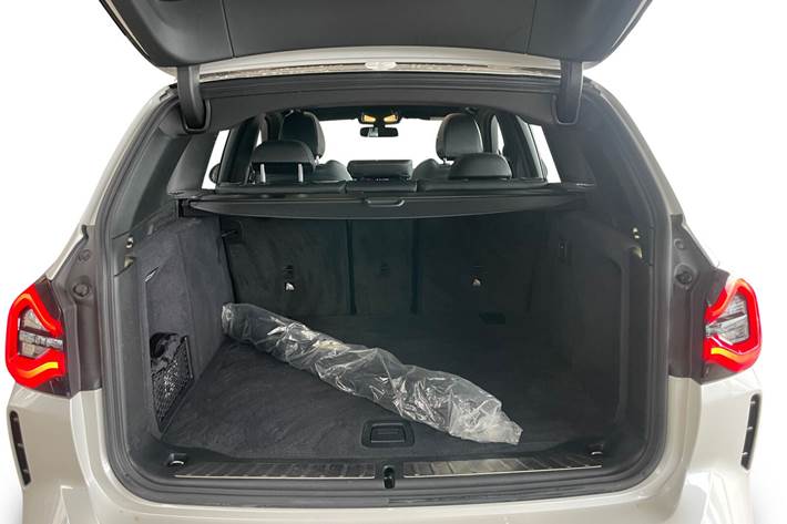 Hvid BMW iX3 fra 2022