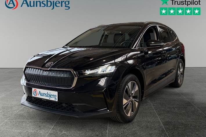 Sort Skoda Enyaq fra 2023 set udefra