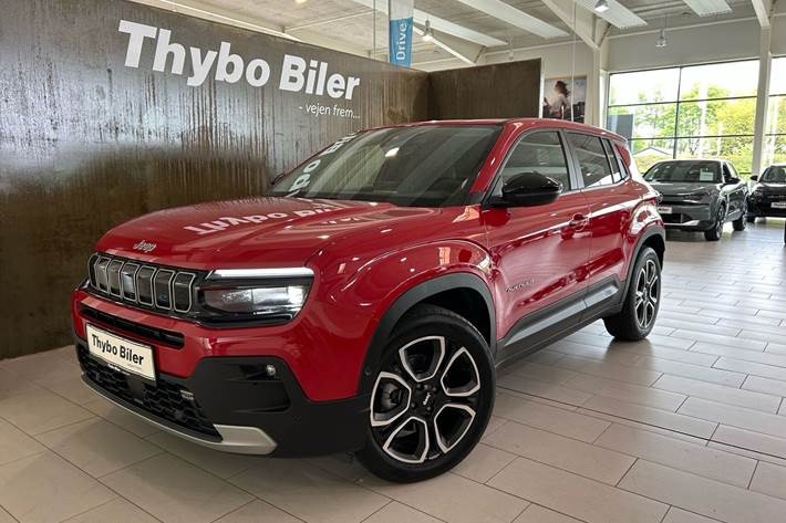 Rød Jeep Avenger fra 2023 set udefra