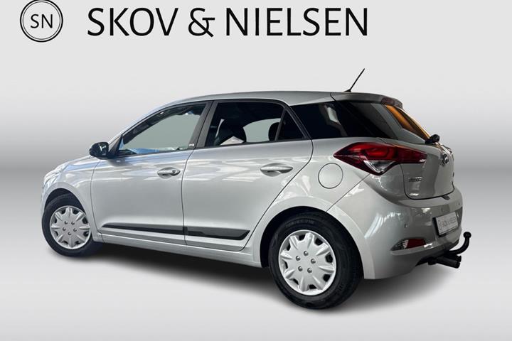 Sølv Hyundai i20 fra 2015