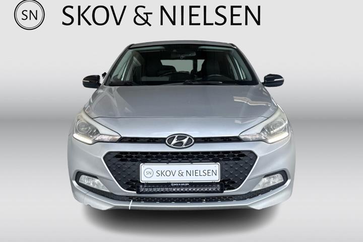 Sølv Hyundai i20 fra 2015