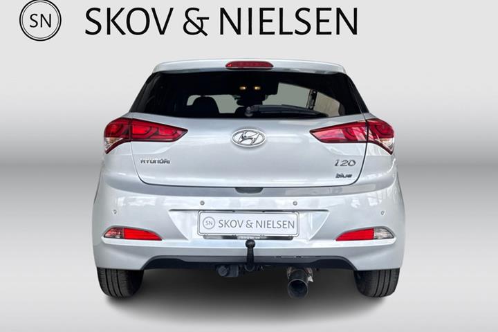 Sølv Hyundai i20 fra 2015
