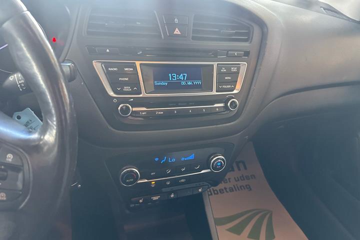Sølv Hyundai i20 fra 2015