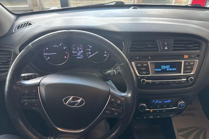 Sølv Hyundai i20 fra 2015