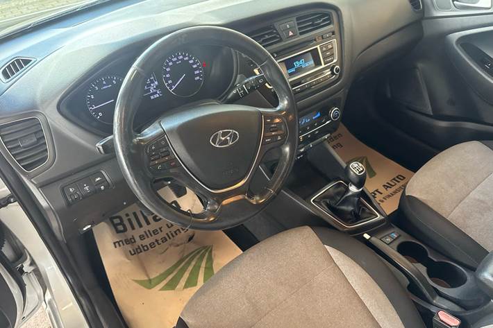 Sølv Hyundai i20 fra 2015