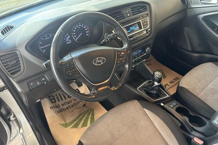 Sølv Hyundai i20 fra 2015