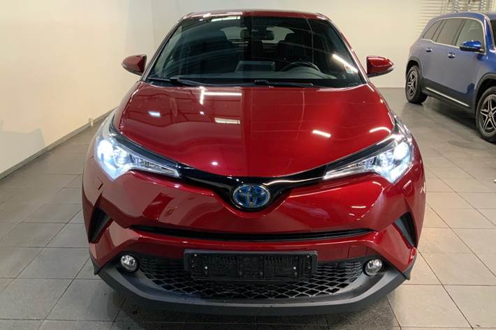 Rød Toyota C-HR fra 2019