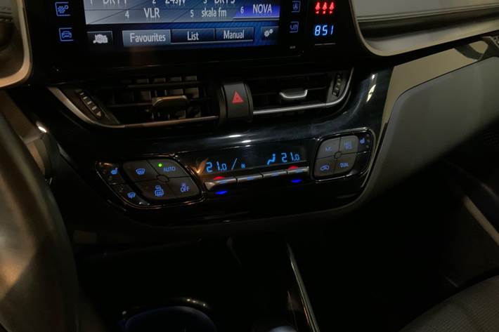 Rød Toyota C-HR fra 2019