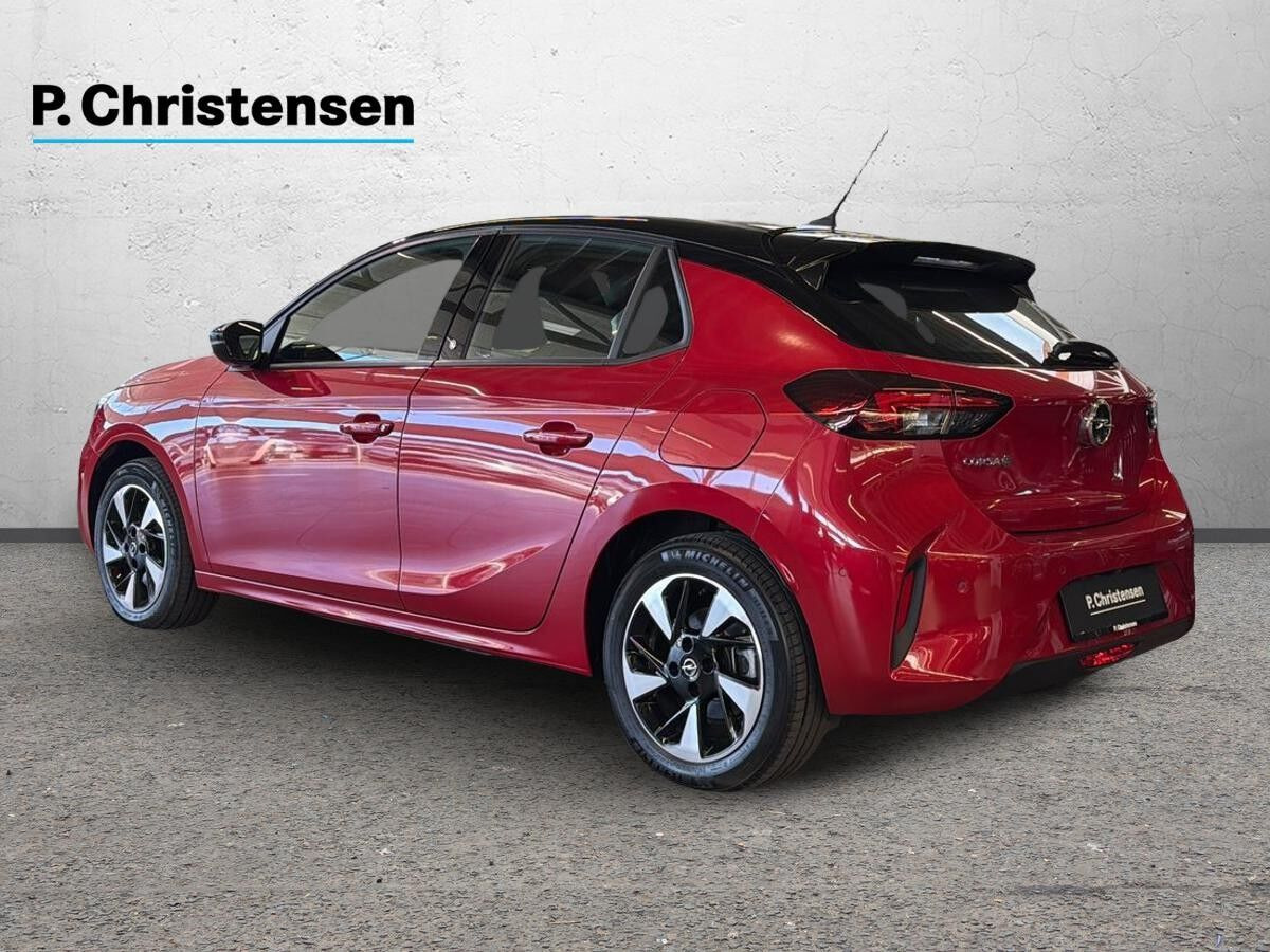 Rød Opel Corsa-e fra 2023