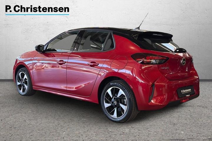 Rød Opel Corsa-e fra 2023