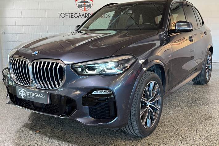 Grå BMW X5 fra 2019