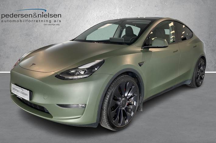 Grøn Tesla Model Y fra 2024