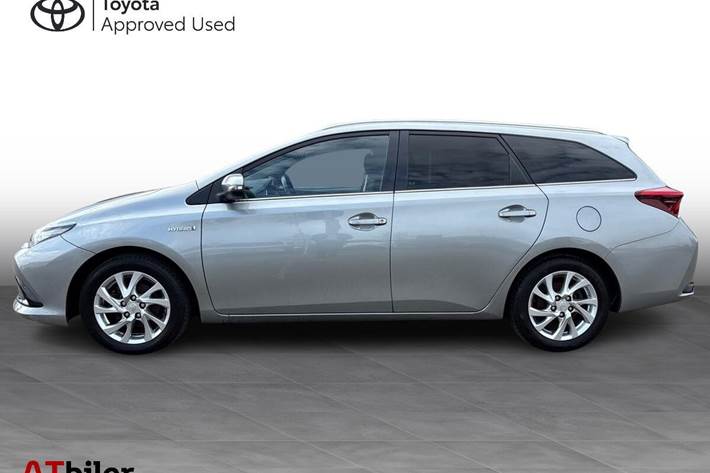 Grå Toyota Auris fra 2017