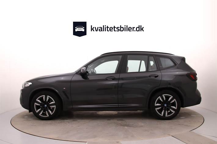 Grå BMW iX3 fra 2023