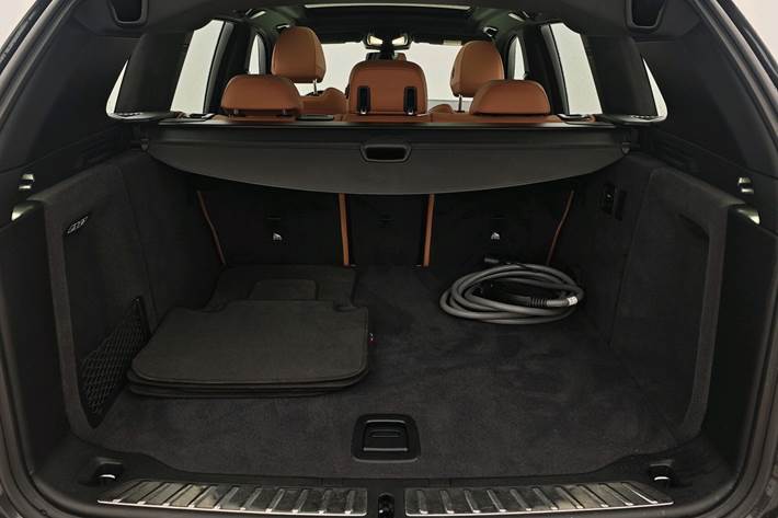 Grå BMW iX3 fra 2023