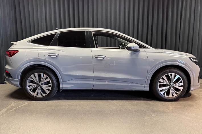 Grå Audi Q4 fra 2022