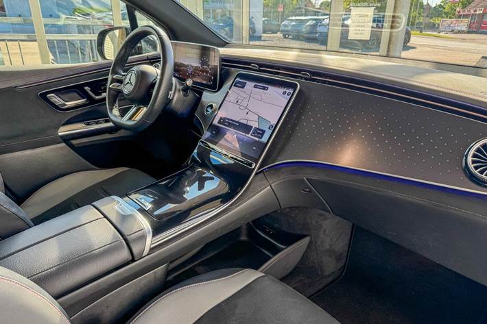 Brun Mercedes EQE 350 fra 2025