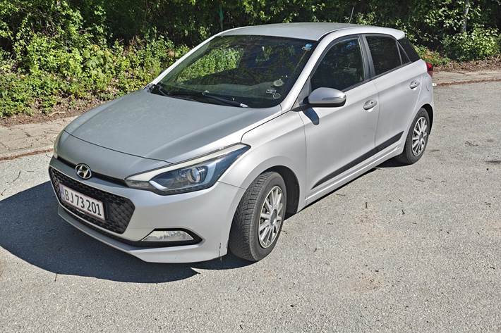 Grå Hyundai i20 fra 2017