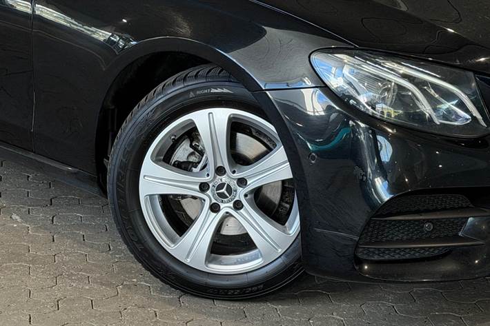 Sort Mercedes E220 d fra 2017