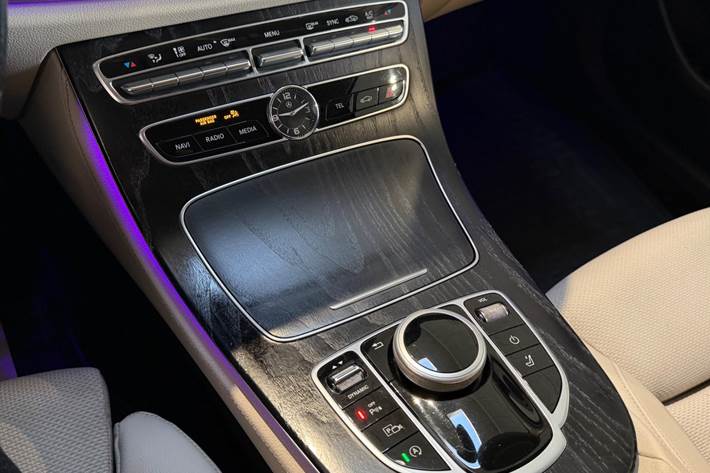 Sort Mercedes E220 d fra 2017